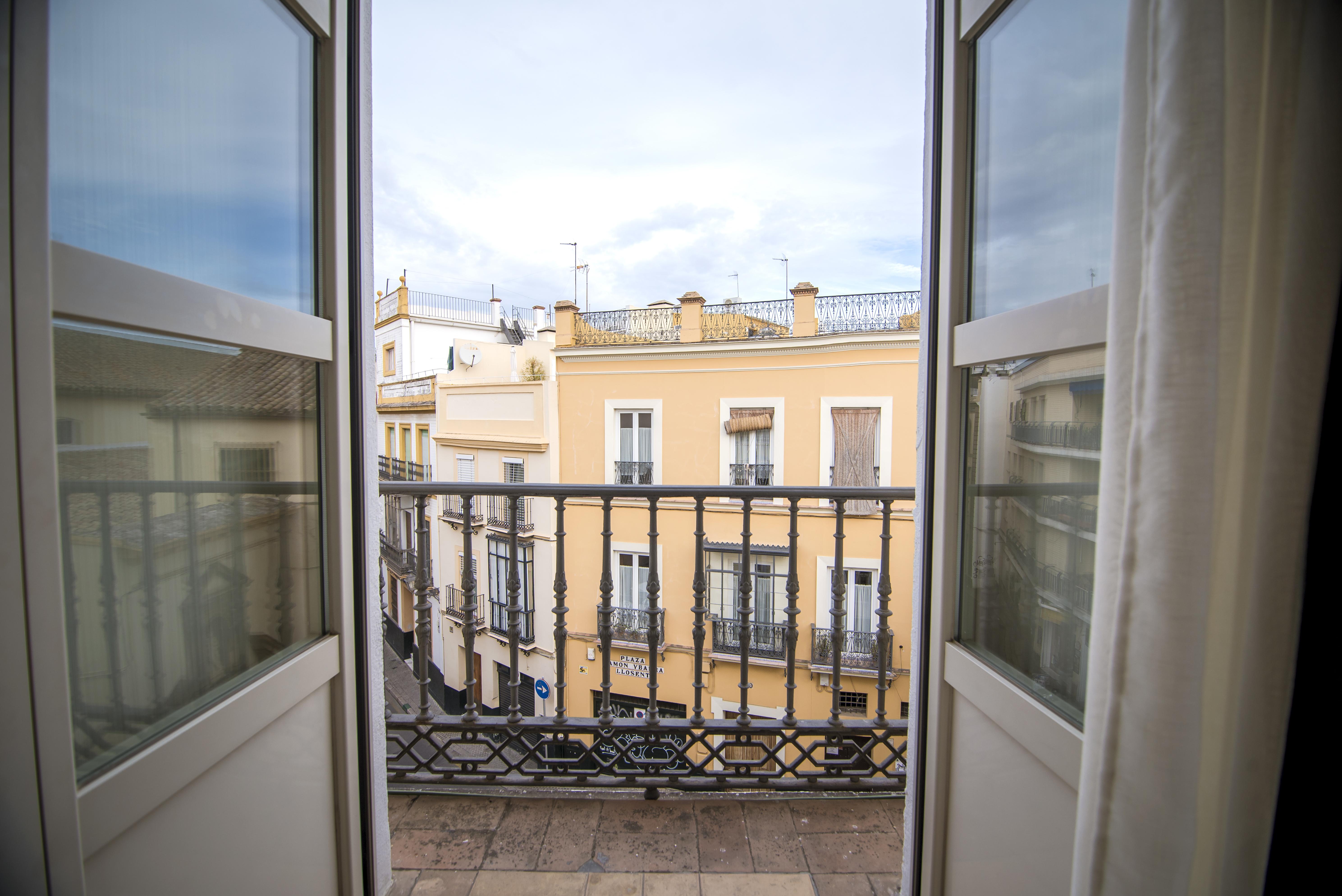 Petit Palace Santa Cruz Hotel Seville Exterior photo