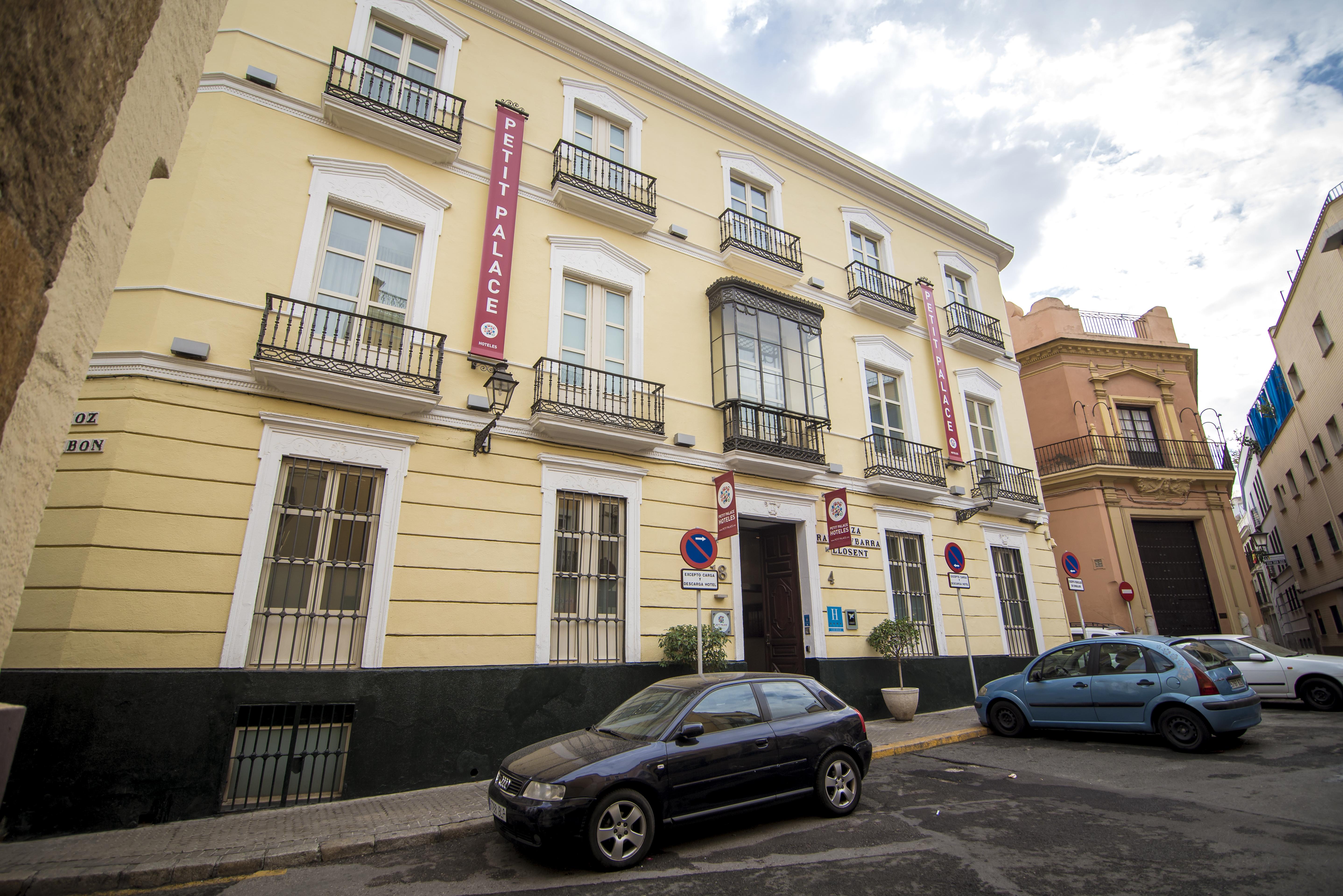 Petit Palace Santa Cruz Hotel Seville Exterior photo