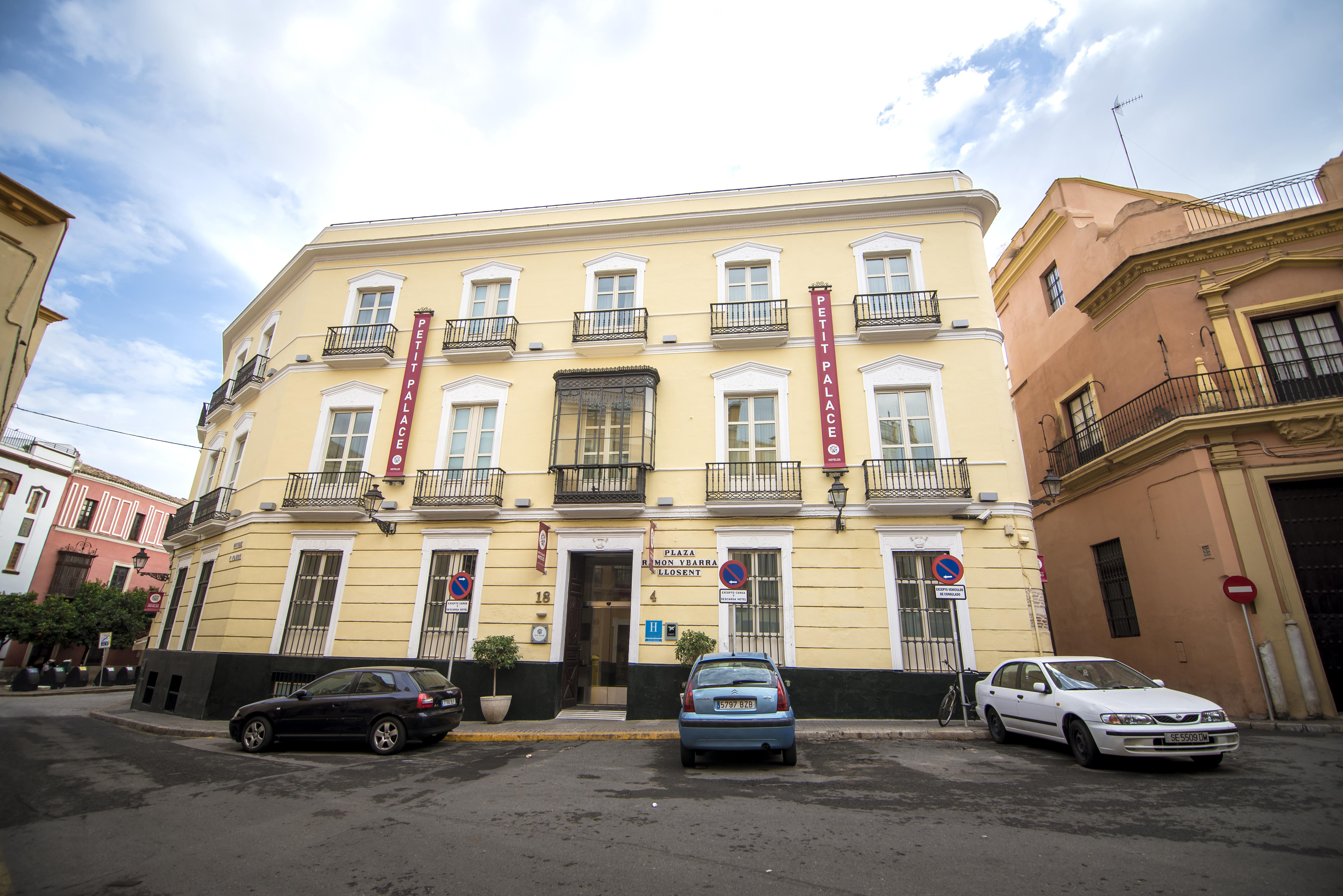 Petit Palace Santa Cruz Hotel Seville Exterior photo