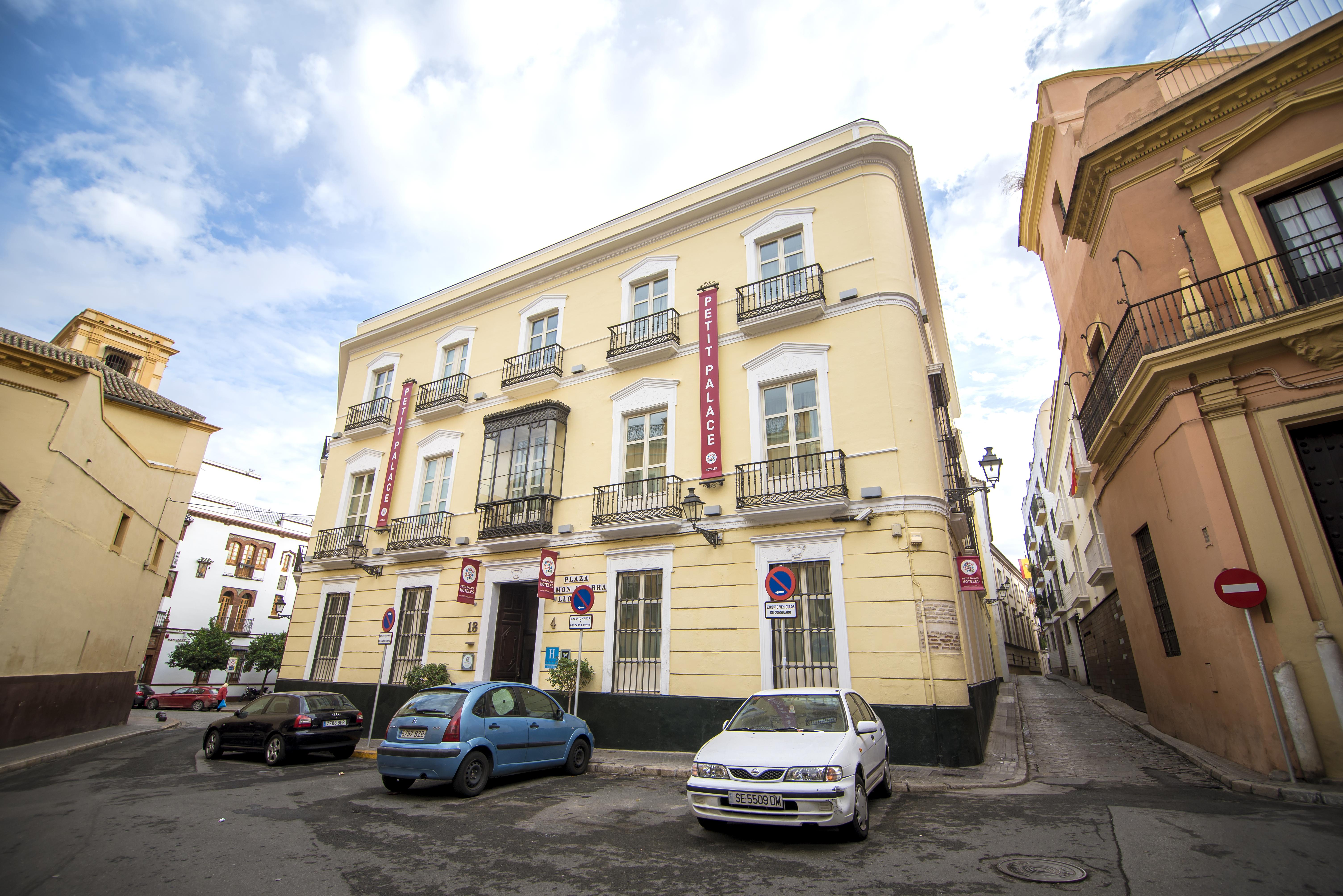 Petit Palace Santa Cruz Hotel Seville Exterior photo