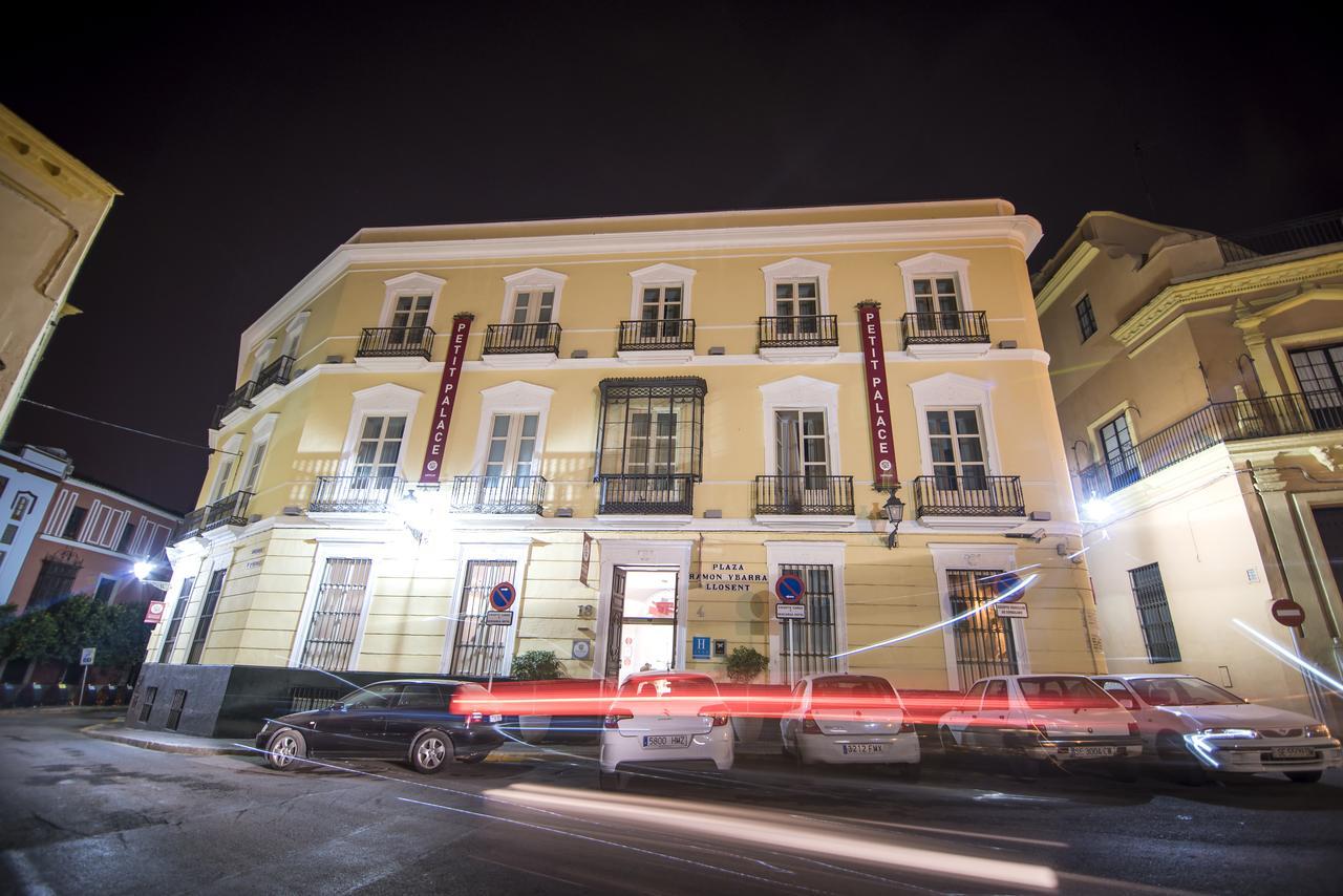 Petit Palace Santa Cruz Hotel Seville Exterior photo