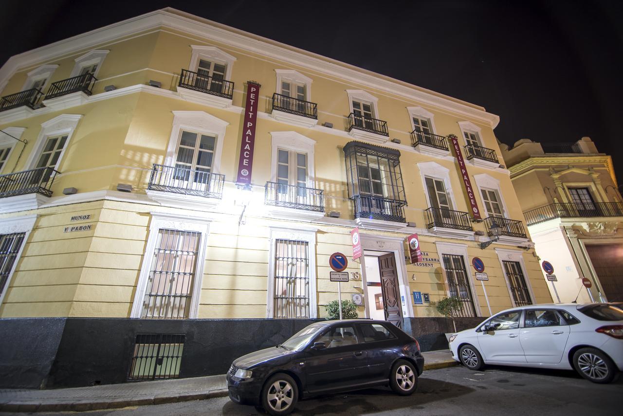 Petit Palace Santa Cruz Hotel Seville Exterior photo