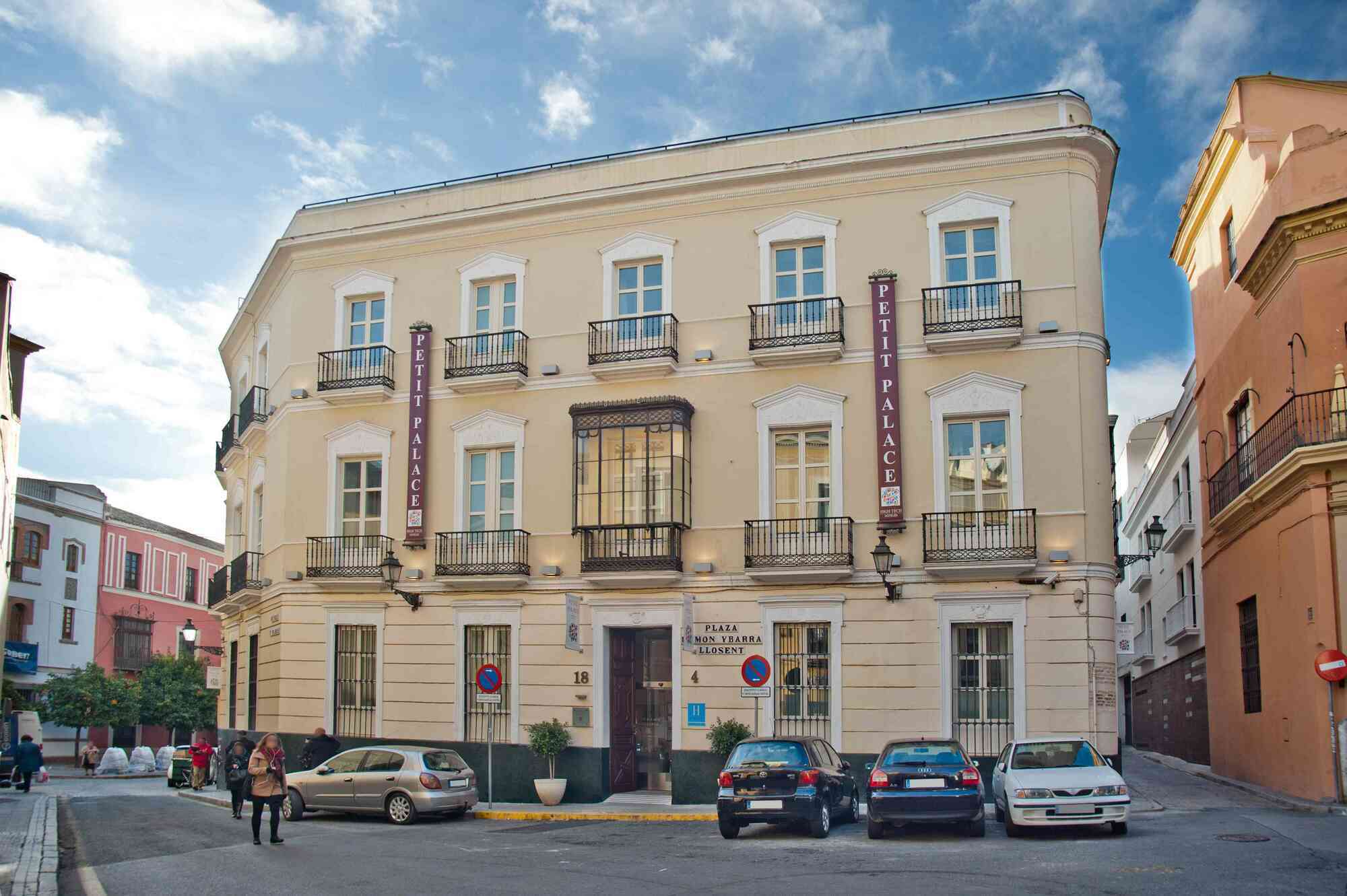 Petit Palace Santa Cruz Hotel Seville Exterior photo