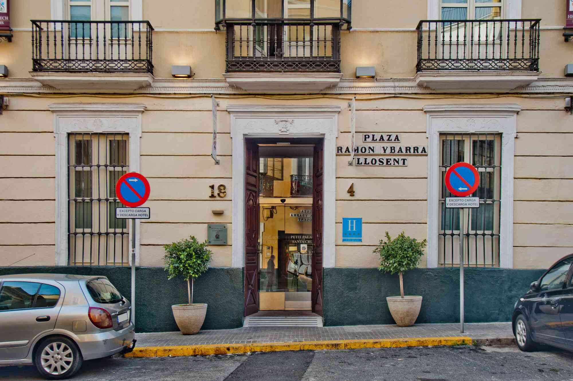 Petit Palace Santa Cruz Hotel Seville Exterior photo